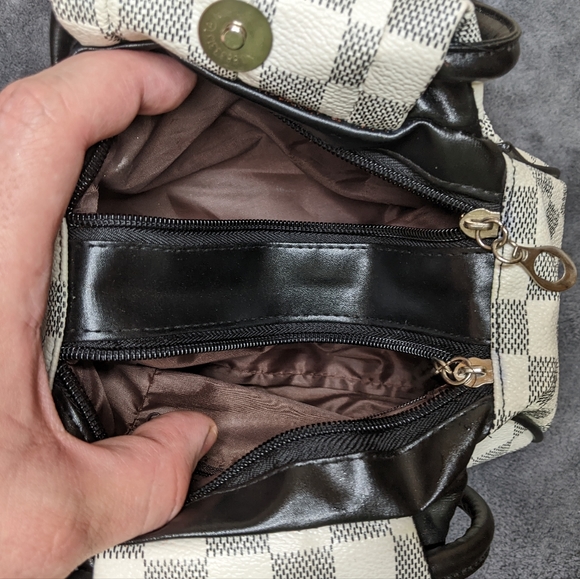 HCC White Black Checkered Mini Hand Bag with Clamshell Tag Bag - Picture 7 of 8